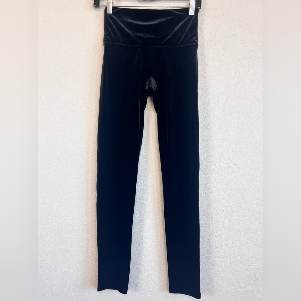 SPANX Velvet Hip Waisted Sculpting Leggings in black Size Medium